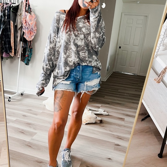 Tops - Boutique Gray/White Tye Dye Long Sleeve